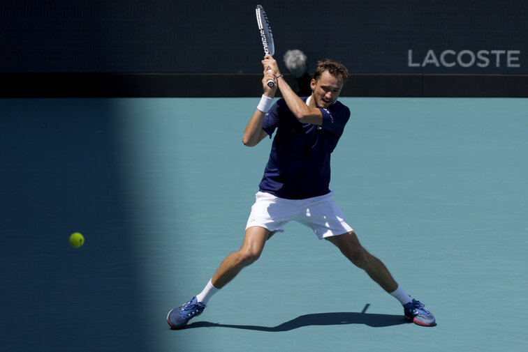Daniil Medvedev hat in Miami sicher das Achtelfinale erreicht Daniil Medvedev has safely reached the round of 16 in Miami