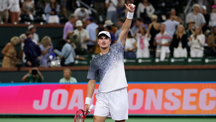 Joao Fonseca spielt erstmals gegen Jannik Sinner ein Tourmatch.