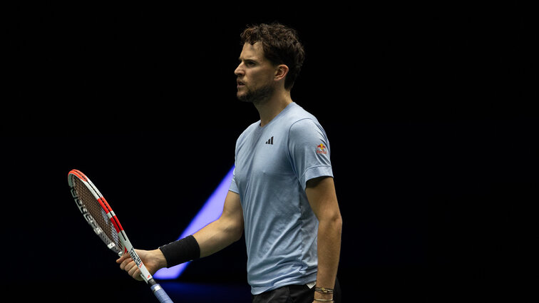 Dominic Thiem musste in seinem Qualimatch in Brisbane auf Grund einer Schlange auf dem Court auf die Fortsetzung warten. Dominic Thiem musste in seinem Qualimatch in Brisbane auf Grund einer Schlange auf dem Court auf die Fortsetzung warten.