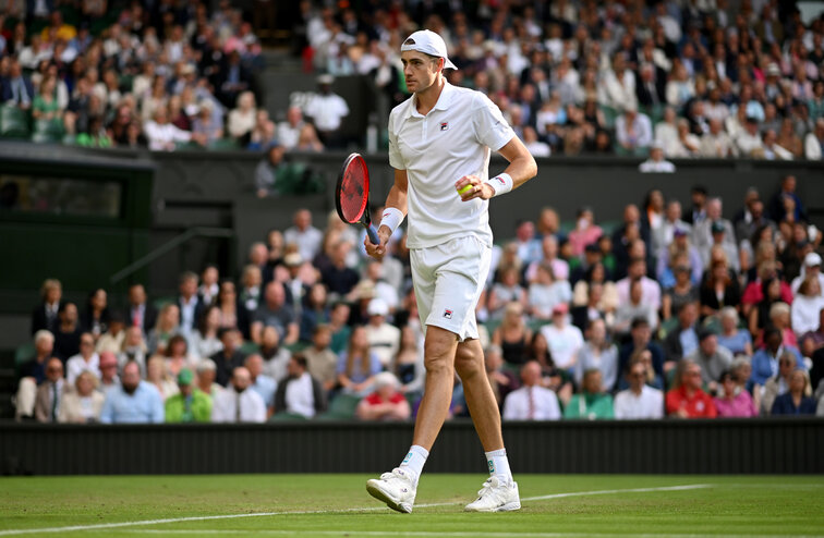 John Isner is in round three after a four-set win over Andy Murray