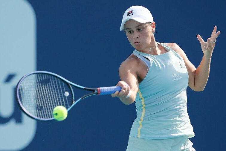 Ashleigh Barty beat Misaki Doi on round two