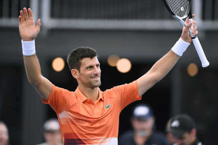 Novak Djokovic schlug Daniil Medvedev in zwei Sätzen