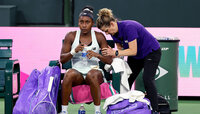 Coco Gauff musste im Match gegen Alexandra Eala vorzeitig aufgeben. Coco Gauff musste im Match gegen Alexandra Eala vorzeitig aufgeben.
