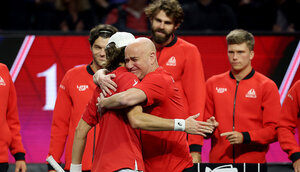 Andre Agassi hat alle seine Schäfchen lieb - hier ganz besonders Alex de Minaur