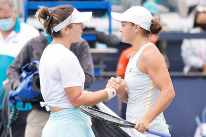 Bianca Andreescu musste gegen Ashleigh Barty im Finale aufgeben Bianca Andreescu und Ashleigh Barty beim WTA-1000-Turnier in Miami