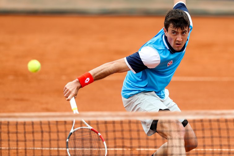 Sebastian Ofner clearly defeated Jürgen Melzer in two sets