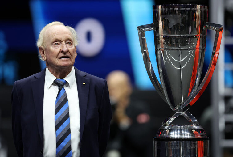 Der Namensgeber Rod Laver und "seine" Trophäe Der Namensgeber Rod Laver und "seine" Trophäe
