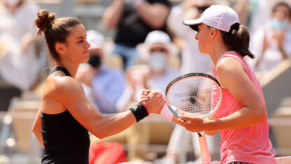 In Roland Garros 2021 hat Maria Sakkari Iga Swiatek besiegt In Roland Garros 2021 hat Maria Sakkari Iga Swiatek besiegt