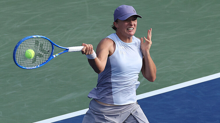 Iga Swiatek steht nach einem Zwei-Satz-Erfolg im Halbfinale des Hartplatzturniers in Seoul 