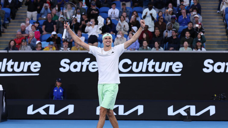 Mit einer grandiosen Leistung gegen Carlos Alcaraz zieht Alexander Zverev ins Halbfinale ein.