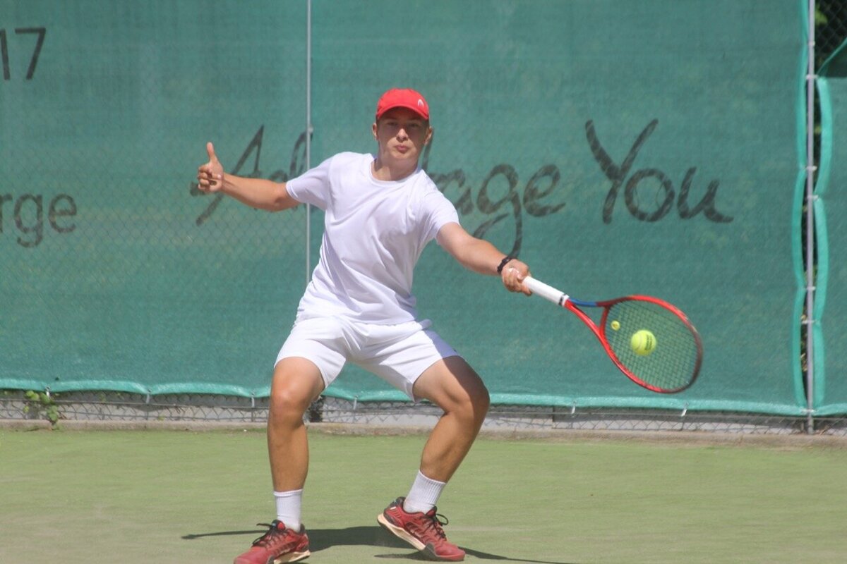 Julian Jelinek stürmt in sein erstes HTT1000erFinale ·