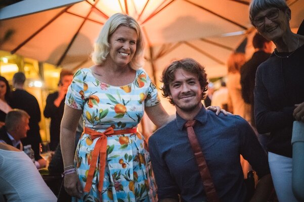 Karin Thiem mit Nico Langmann, Österreichs bestem Rollstuhltennis-Spieler