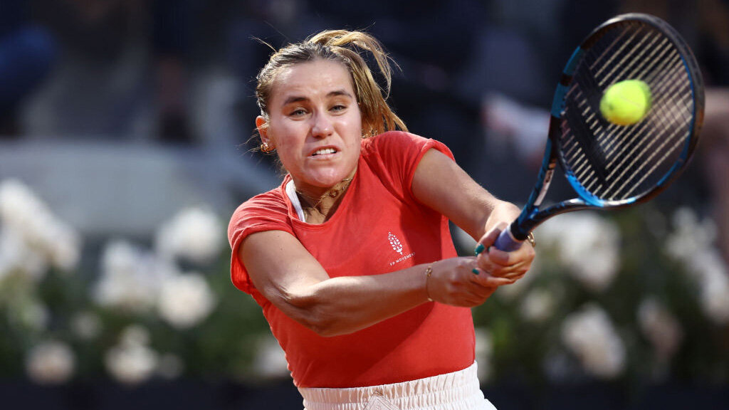 Resurgent Kenin knocks out Sabalenka on day of upsets in Rome