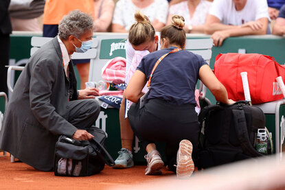 Simona Halep erlitt in der zweiten Runde der French Open 2022 eine Panikattacke