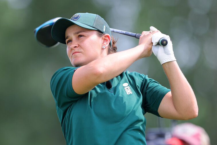 Ash Barty swapped tennis clubs for golf clubs