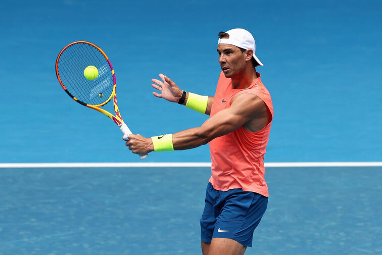 Rafael Nadal bereitet sich in Kuwait auf die neue Saison vor Rafael Nadal bereitet sich in Kuwait auf die neue Saison vor