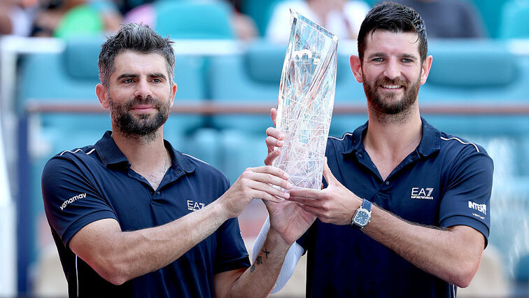 Simone Bolelli und Andrea Vavassori mit ihrem größten gemeinsamen Pokal Simone Bolelli und Andrea Vavassori mit ihrem größten gemeinsamen Pokal