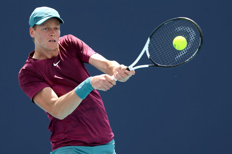 Petenis Italia Jannik Sinner Akan Hadapi Medvedev di Final Miami Open