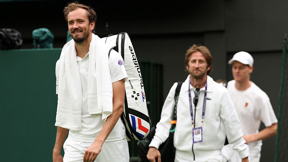 Wimbledon-Medvedev-sieht-Djokovic-als-Mitfavorit-und-sich-selbst-auch-