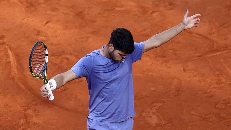 Manege frei: Carlos Alcaraz darf sich in der ersten Runde in Paris auf den Qualifikanten Giulio Zeppieri freuen.