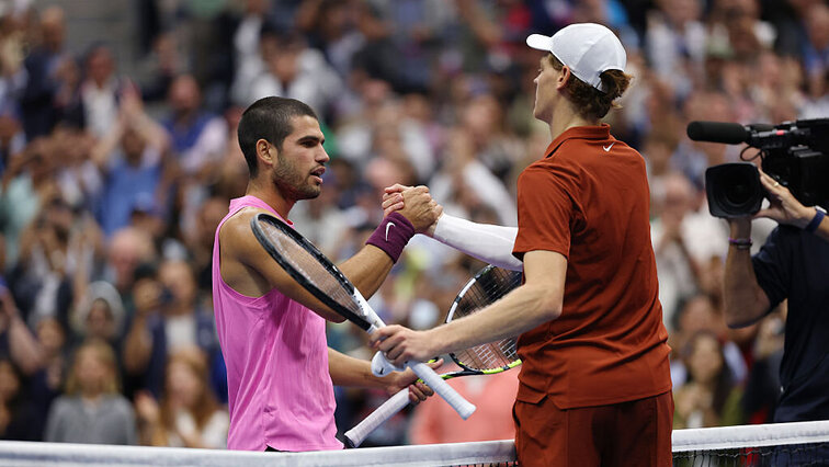 Carlos Alcaraz und Jannik Sinner kämpfen in den kommenden Wochen um die Nummer eins in der Weltrangliste. Carlos Alcaraz und Jannik Sinner kämpfen in den kommenden Wochen um die Nummer eins in der Weltrangliste.