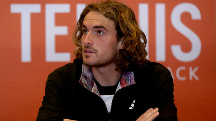 Stefanos Tsitsipas in the role of listener at the ATP training program.
