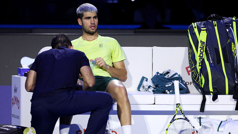 Carlos Alcaraz bedurfte am Sonntagabend medizinischer Betreuung Carlos Alcaraz bedurfte am Sonntagabend medizinischer Betreuung