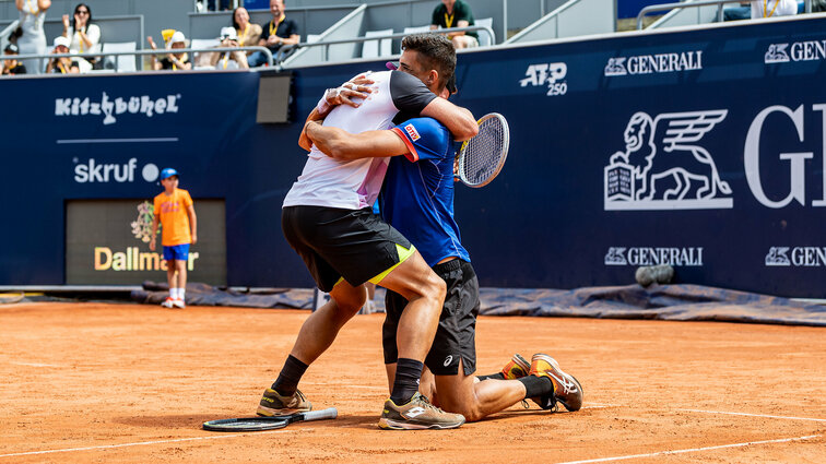 Lucas Miedler and Alexander Erler after winning the 2021 final at the Generali Open in Kitzbühel