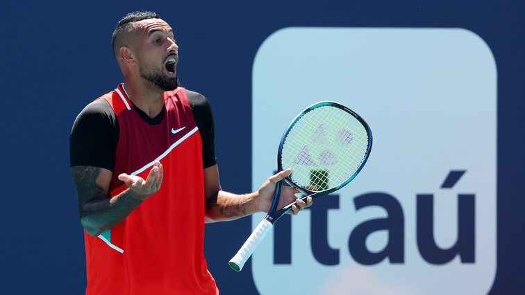 Nick Kyrgios beim Achtelfinalmatch gegen Jannik Sinner 2022 in Miami Nick Kyrgios beim Achtelfinalmatch gegen Jannik Sinner 2022 in Miami
