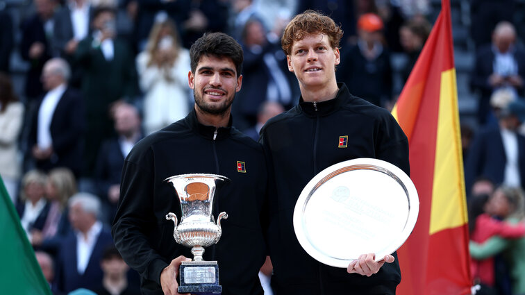 Carlos Alcaraz und Jannik Sinner nach dem Finale des Masters in Rom Carlos Alcaraz und Jannik Sinner nach dem Finale des Masters in Rom