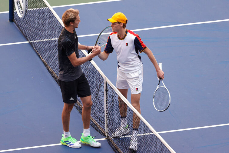 Alexander Zverev trifft im Achtelfinale der US Open 2023 auf den Südtiroler Jannik Sinner