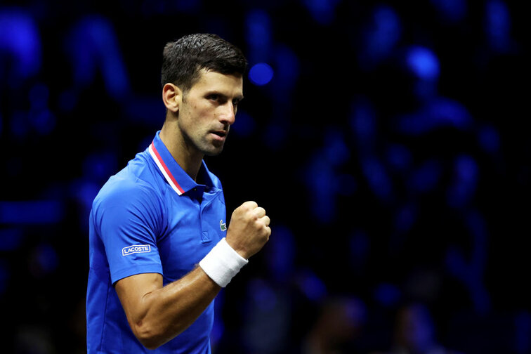 Novak Djokovic steht in Paris im Achtelfinale