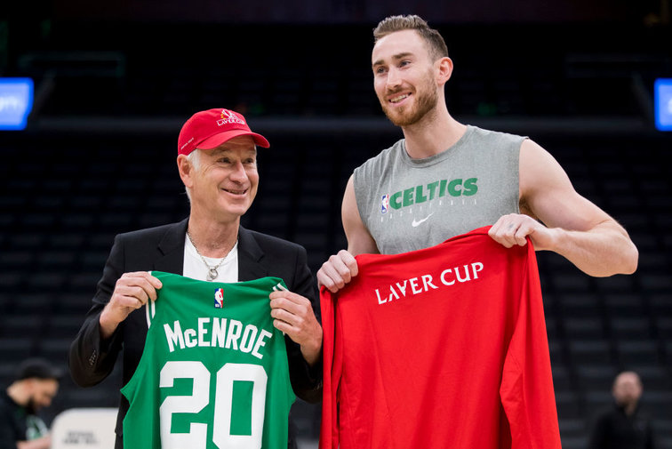 John McEnroe mit Celtics-Spieler Gordon Hayward
