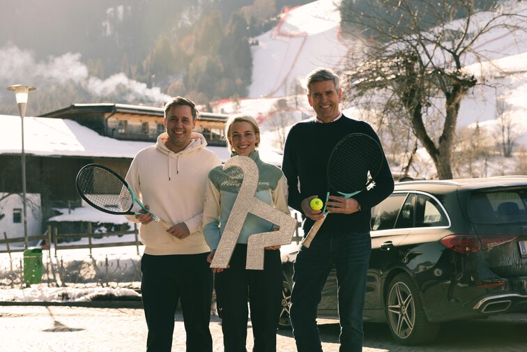 Freuen sich auf die Rückkehr der Tennis-Damen: v.l. KTC-Turniergeschäftsführer Florian Zinnagl, Kitzbühel Tourismus Geschäftsführerin Viktoria Veider-Walser, Turnierveranstalter Herbert Günther