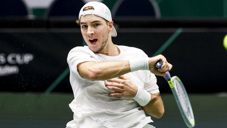 Jan-Lennard Struff is waiting for his opponent