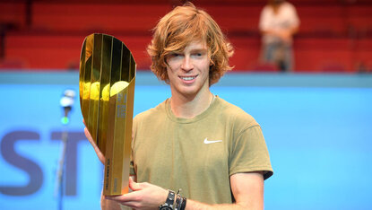 Andrey Rublev mit dem Siegerpokal von Wien Andrey Rublev mit dem Siegerpokal von Wien