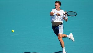 Jiri Lehecka siegte gegen Taylor Fritz in drei Sätzen.