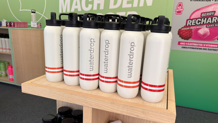 Die waterdrop-Bottel in der österreichischen Version