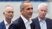 Andrew Abdo (Mitte) hat Craig Tiley (rechts) als CEO von Tennis Australia beerbt