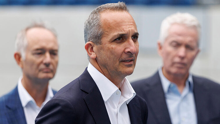Andrew Abdo (Mitte) hat Craig Tiley (rechts) als CEO von Tennis Australia beerbt