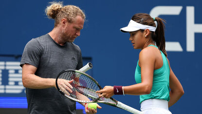 Dmitry Tursunov mit Emma Raducanu anno 2022 Dmitry Tursunov mit Emma Raducanu anno 2022