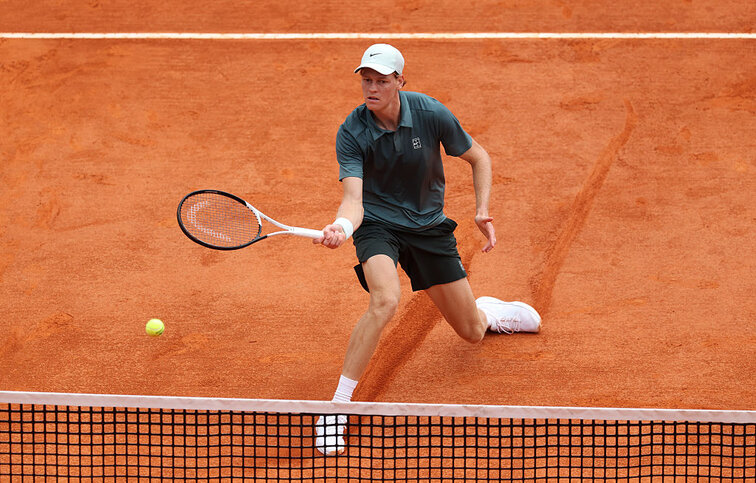 Jannik Sinner gewann in drei Sätzen