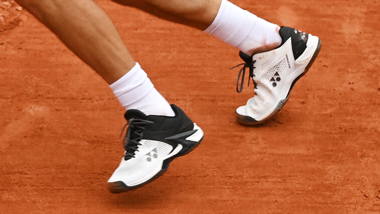 What shoes should I wear on clay courts?