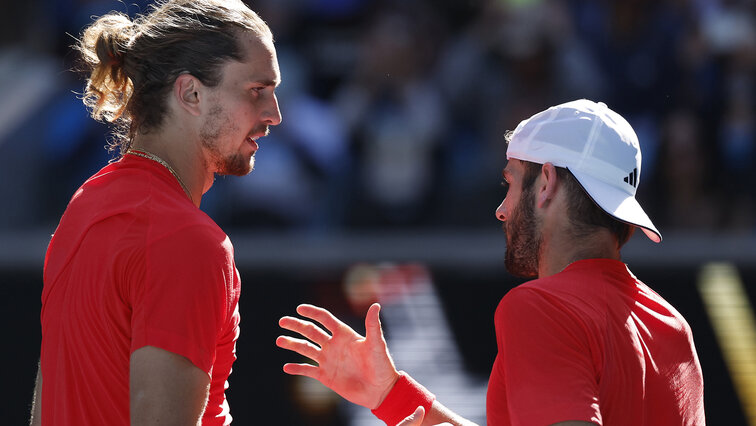 Alexander Zverev und Jacob Fearnley beim amikalen Handshake