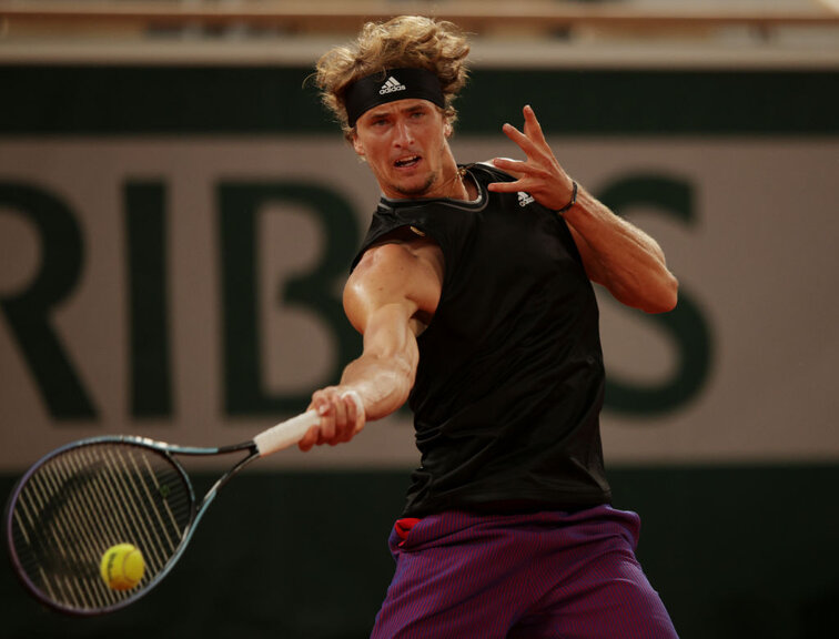 Alexander Zverev schlug Laslo Djere in drei Sätzen Alexander Zverev at the French Open in Paris