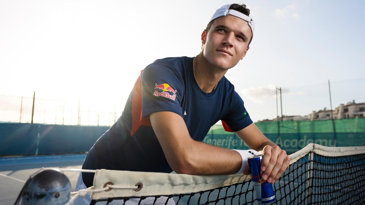 Red-Bull-Bassline-French-Open-Halbfinalist-Jakub-Mensik-in-Wien-dabei