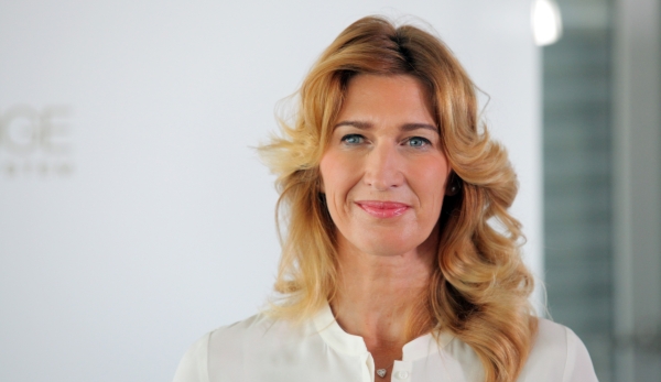 HAMBURG, GERMANY - SEPTEMBER 17: Teekanne brand ambassador Steffi Graf poses during the presentation of a new product, Teekanne Tealounge System, on September 17, 2014 in Hamburg, Germany. (Photo by Markus Hibbeler/Getty Images)