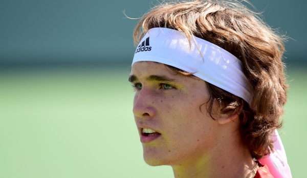 INDIAN WELLS, CA - MARCH 15: Alexander Zverev of Germany during his match against Giles Simon of France at Indian Wells Tennis Garden on March 15, 2016 in Indian Wells, California. (Photo by Harry How/Getty Images)