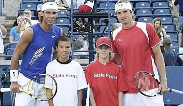Rafael Nadal und Denis Shapovalov (2.v.r.) sind sich bereits 2008 begegnet