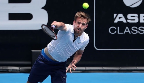 Peter Gojowczyk schlägt Jack Sock in Auckland